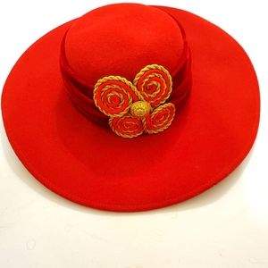 Red woman wool hat